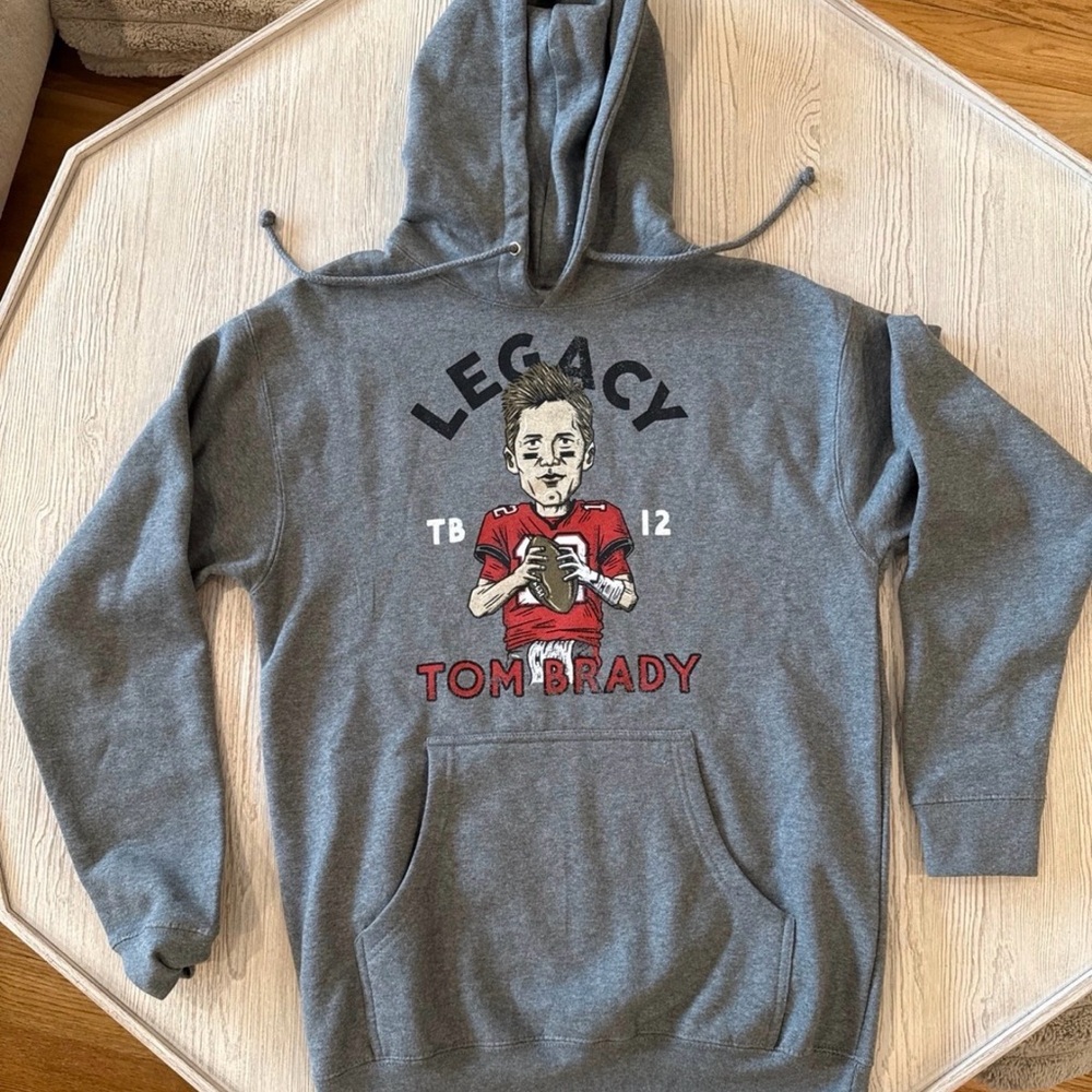TB12 Tom Brady Men’s Medium Pullover Hoodie Gray Sweatshirt Legacy Size Medium